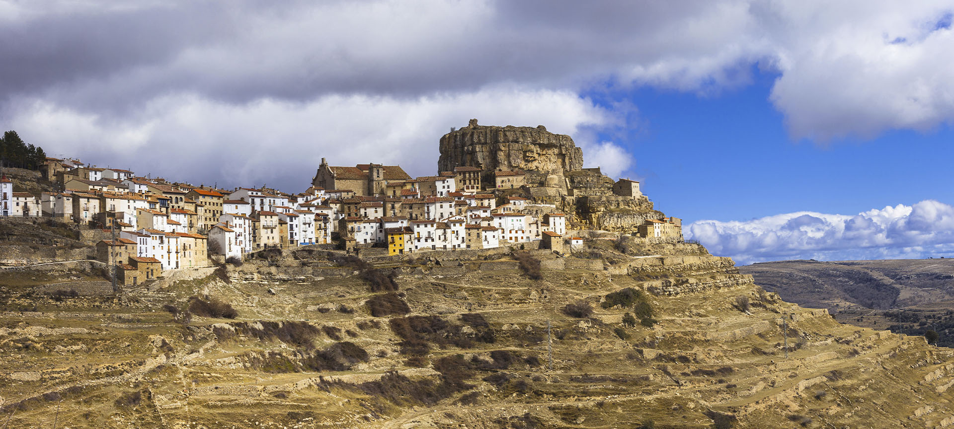 Panoramica di Ares del Maestrat (Castellón, Comunità Valenciana) Panoramica di Ares del Maestrat (Castellón, Comunità Valenciana)