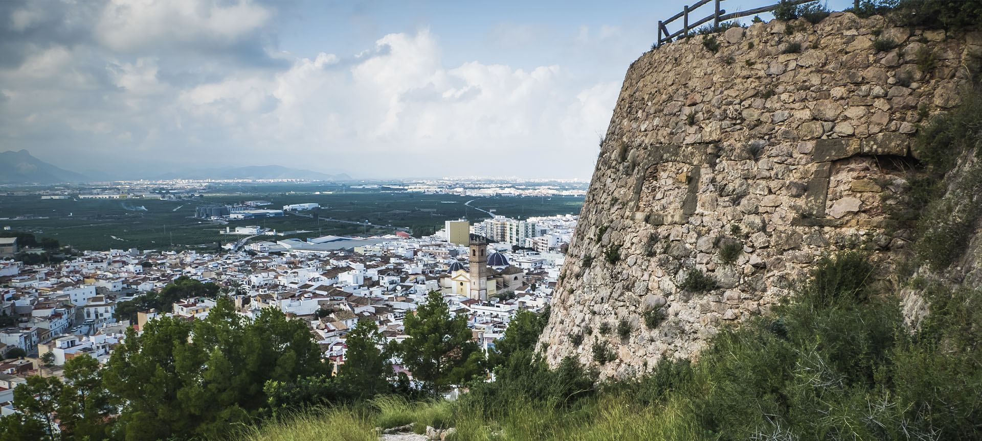 Vistas de Oliva (Valencia) desde el Castillo de Santa Ana Vistas de Oliva (Valencia) desde el Castillo de Santa Ana