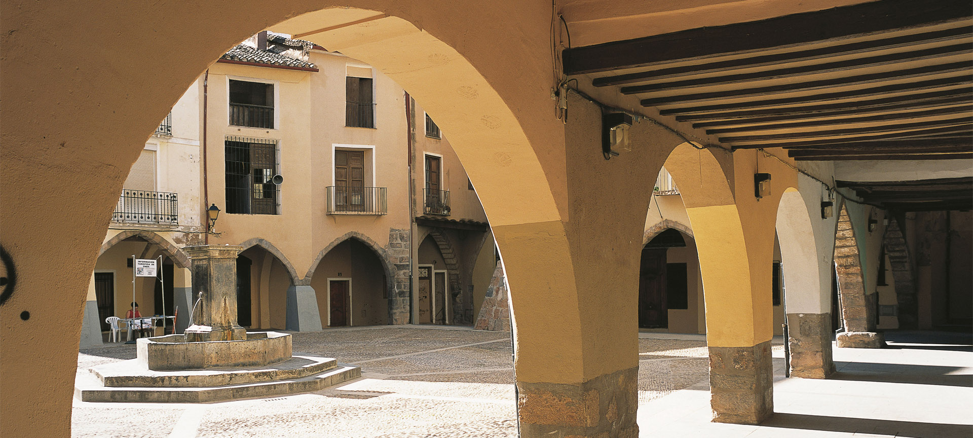 Plaza del Almudín di Onda (Castellón, Comunità Valenciana) Plaza del Almudín di Onda (Castellón, Comunità Valenciana)