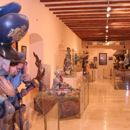 Salle du premier étage du musée Fallero