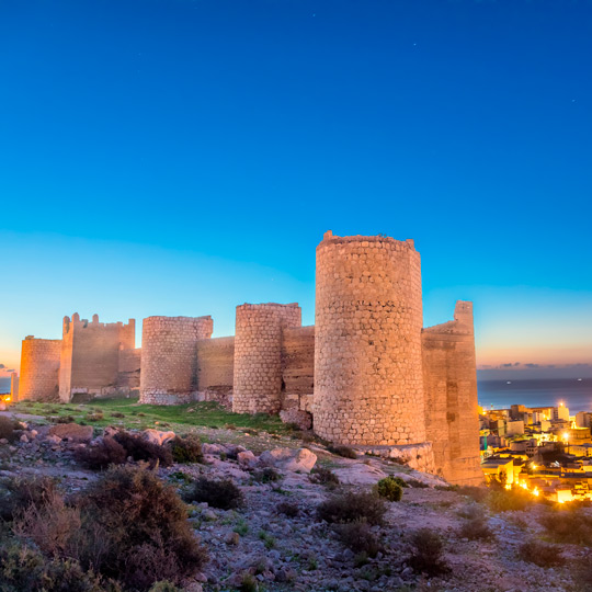 Muralla medieval de la Alcazaba en la ciudad de Almería, Andalucía Muralla medieval de la Alcazaba en la ciudad de Almería, Andalucía