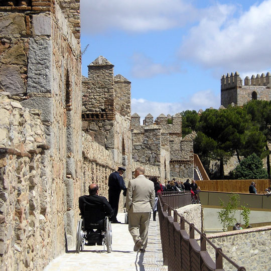 Tratto accessibile della cinta muraria di Avila Tratto accessibile della cinta muraria di Avila