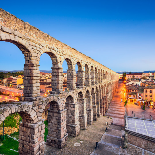 Vistas del acueducto romano de Segovia Vistas del acueducto romano de Segovia