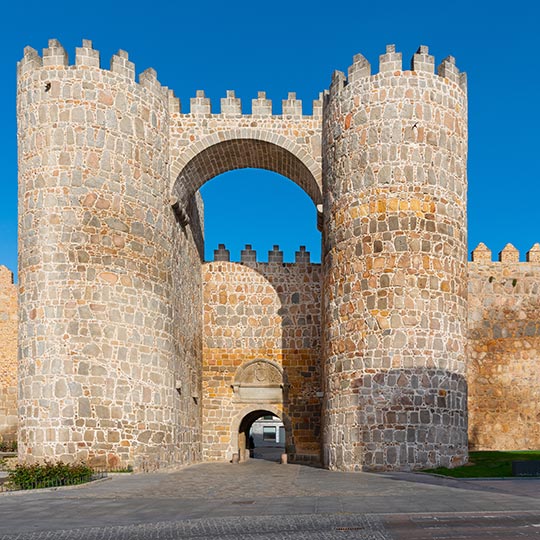 Puerta del Alcázar. Avila city walls