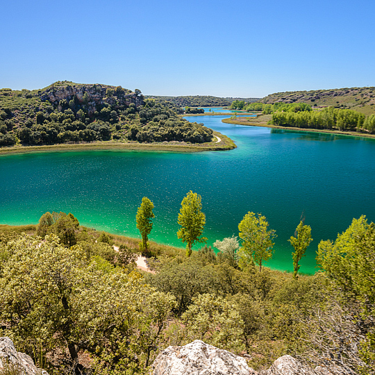 Laguna de Conceja en las Lagunas de Ruidera en Ciudad Real, Castilla-La Mancha Laguna de Conceja en las Lagunas de Ruidera en Ciudad Real, Castilla-La Mancha