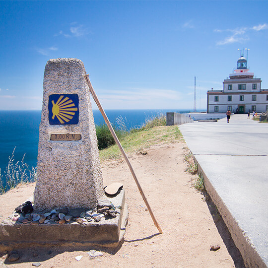 Señal del Camino de Santiago en Finisterra, Galicia Señal del Camino de Santiago en Finisterra, Galicia