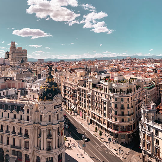 Vista de Gran Vía con Alcalá desde el Circulo de Bellas Artes de Madrid Vista de Gran Vía con Alcalá desde el Circulo de Bellas Artes de Madrid