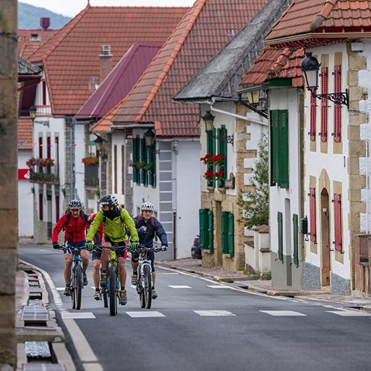 Rowerzyści w Burguete, Nawarra