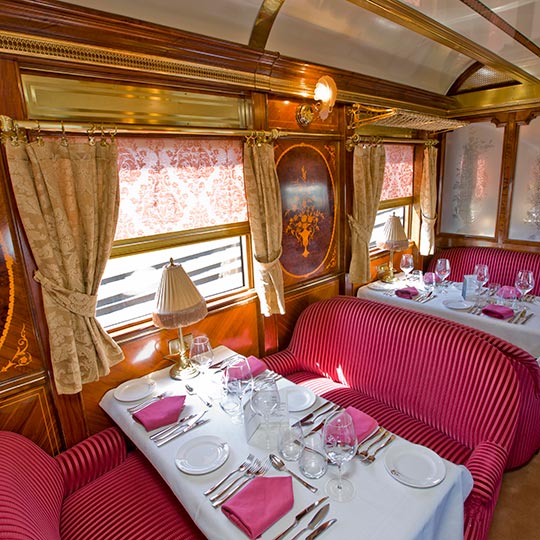 Salón comedor del tren Al Ándalus Salón comedor del tren Al Ándalus