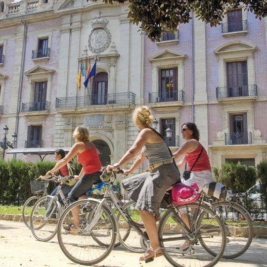 Cicloturismo en las calles de Valencia Cicloturismo en las calles de Valencia