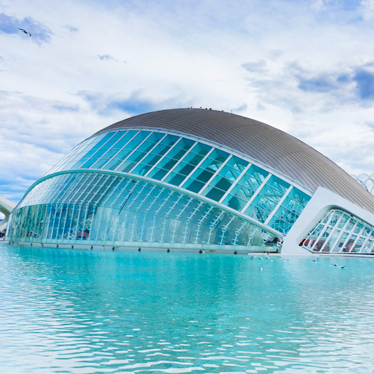 Vistas del Hemisfèric en la Ciudad de las Artes y las Ciencias de Valencia Vistas del Hemisfèric en la Ciudad de las Artes y las Ciencias de Valencia
