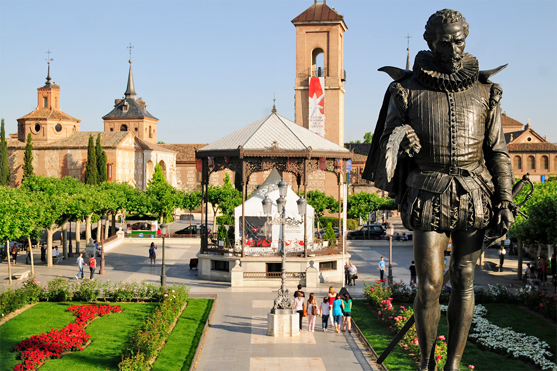Plaza de Cervantes en Alcalá de Henares Plaza de Cervantes en Alcalá de Henares