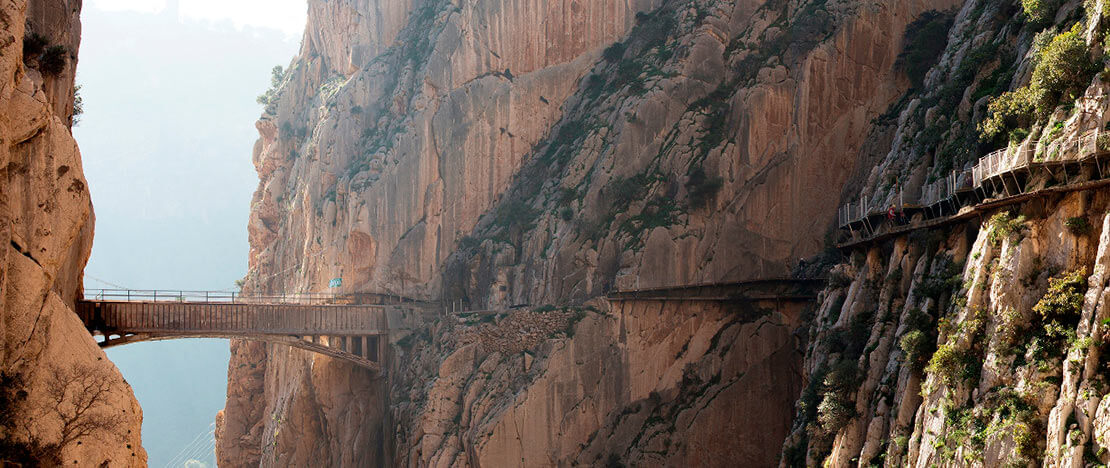 Puente colgante del Caminito del Rey en Málaga, Andalucía Puente colgante del Caminito del Rey en Málaga, Andalucía