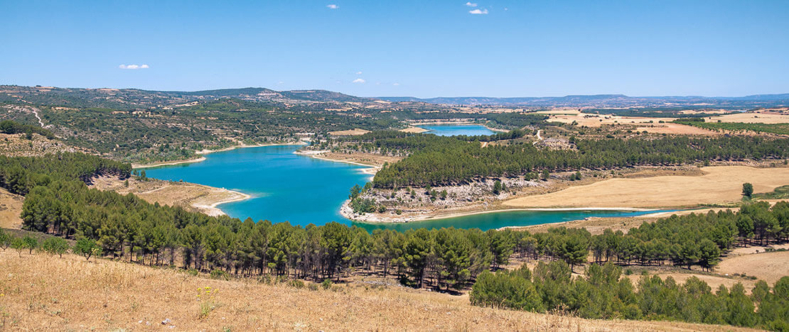 Embalse de Buendía en Cuenca, Castilla-La Mancha Embalse de Buendía en Cuenca, Castilla-La Mancha