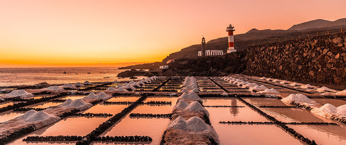 Atardecer en las Salinas de Fuencaliente en La Palma, Islas Canarias Atardecer en las Salinas de Fuencaliente en La Palma, Islas Canarias