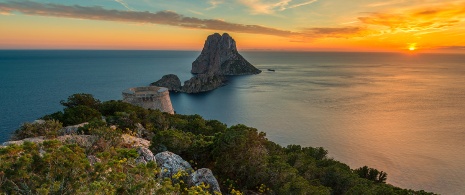 Atardecer en Es Vedrà en Ibiza, Islas Baleares