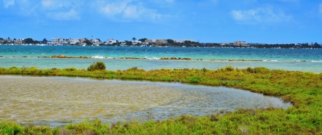 Veduta dell'Estany des Peix nel Parco Naturale di Ses Salines a Formentera, Isole Baleari
