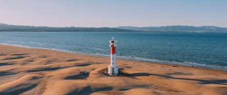 Veduta del faro del Fangar presso il Delta dell'Ebro a Tarragona, Catalogna