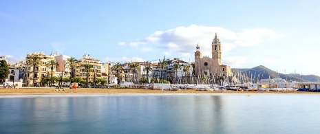 Veduta dal mare di Sitges a Barcellona, Catalogna