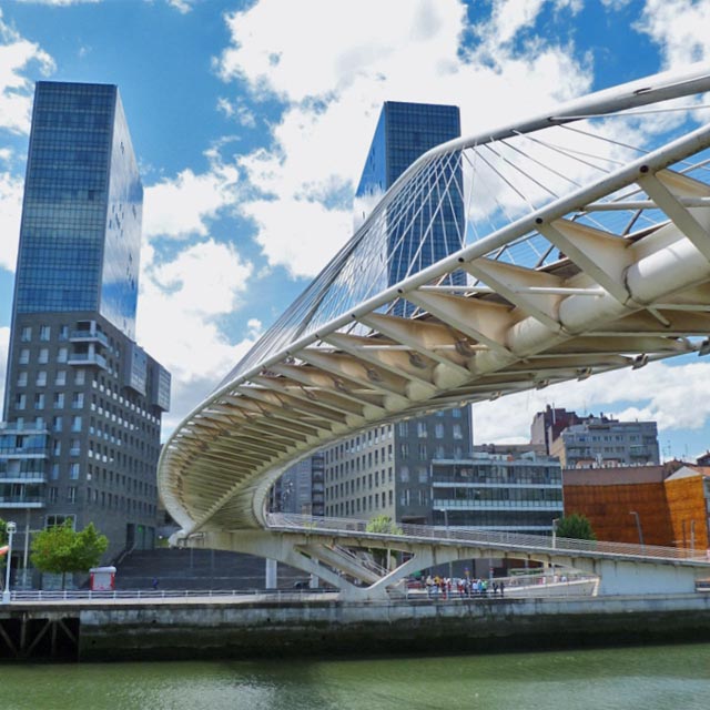 Puente Zubi Zuri y Torres Isozaki, Bilbao Puente Zubi Zuri y Torres Isozaki, Bilbao