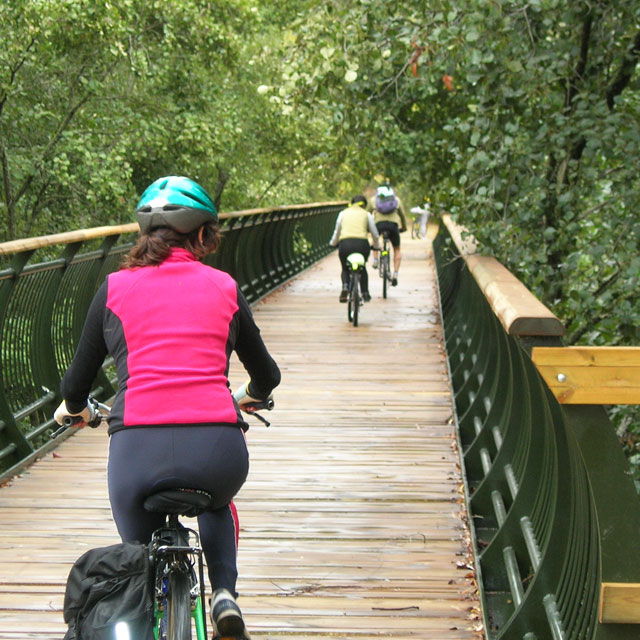 Ciclistas en vía verde Ciclistas en vía verde