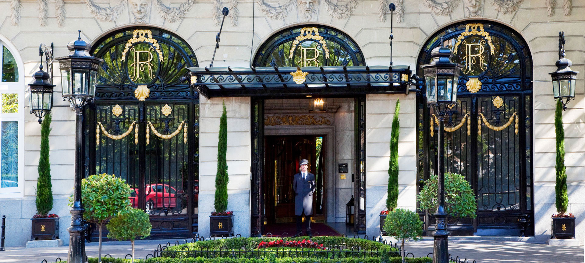 Entrée de l’hôtel Ritz de Madrid Entrée de l’hôtel Ritz de Madrid