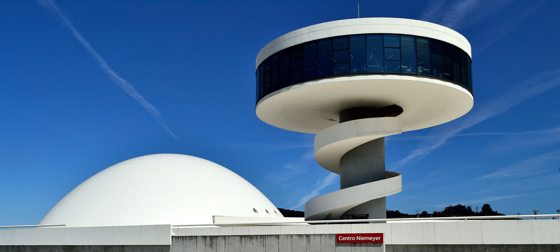 Exterior del Centro Niemeyer. Avilé Exterior del Centro Niemeyer. Avilé