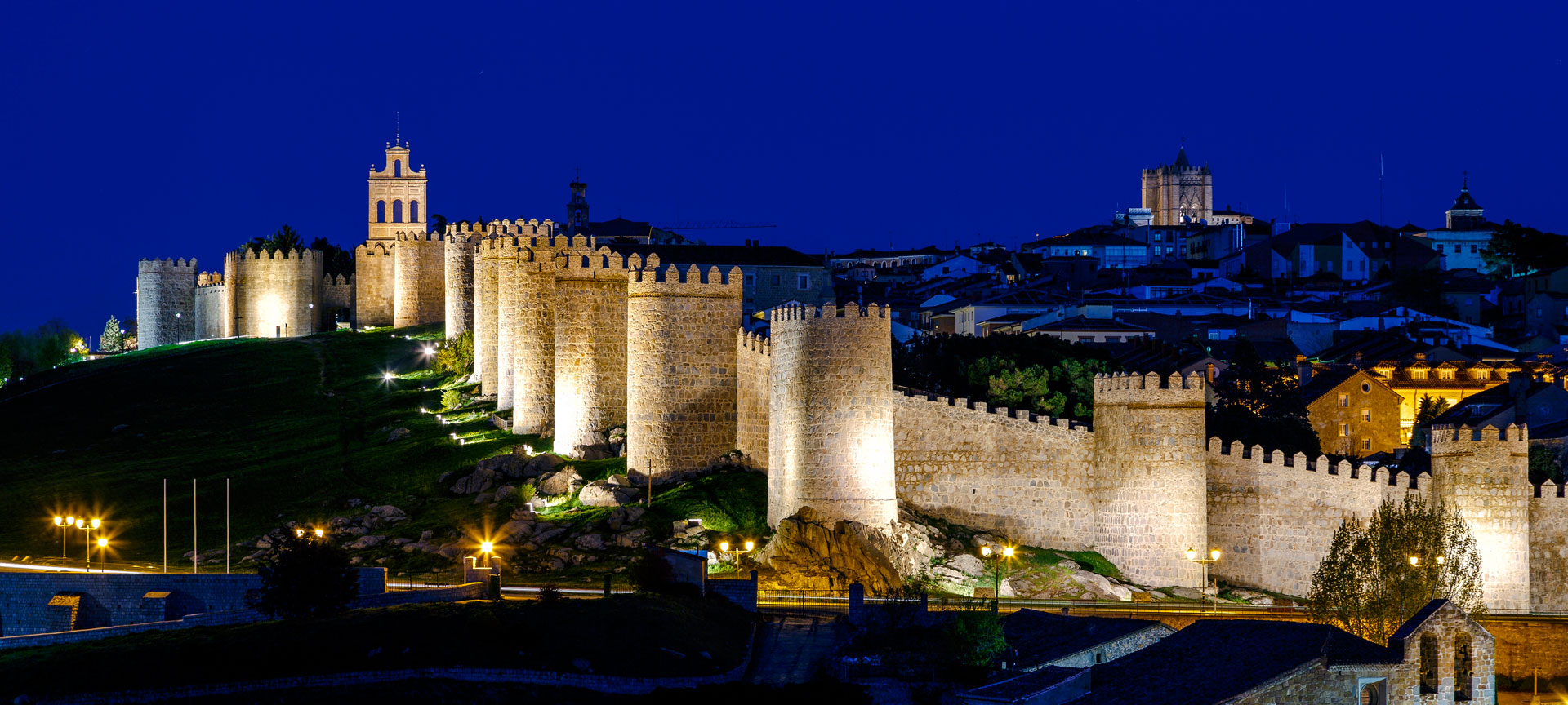 Vista noctura de las Murallas de Ávila Vista noctura de las Murallas de Ávila