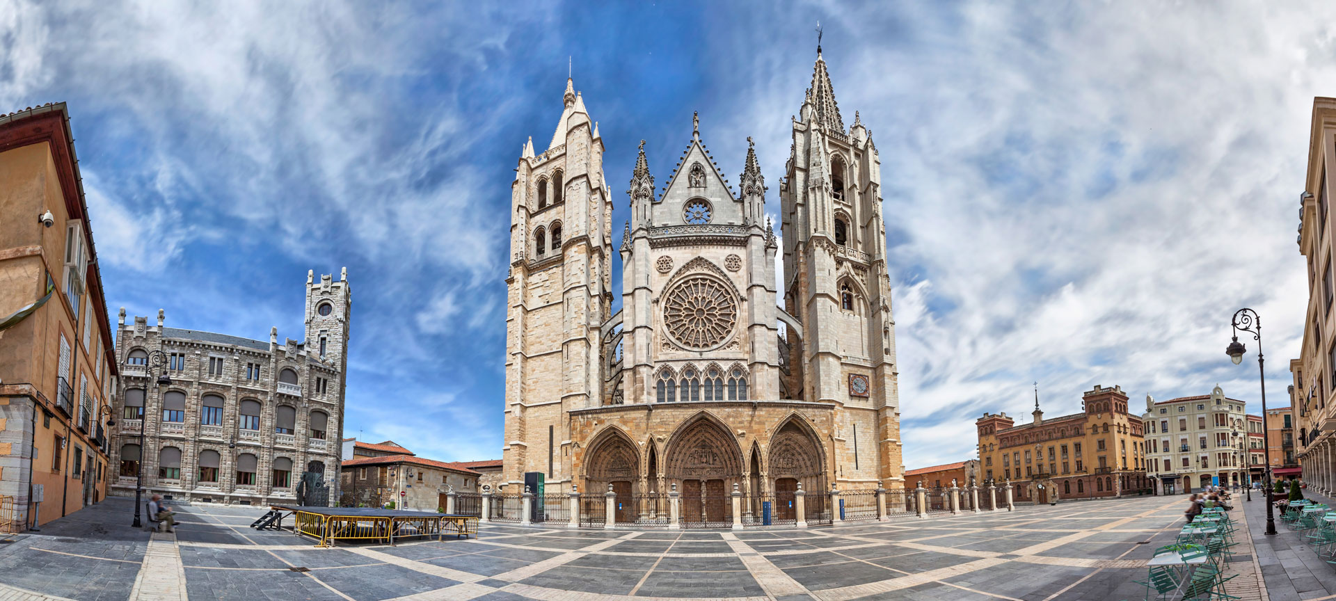 Façade of León Cathedral Façade of León Cathedral