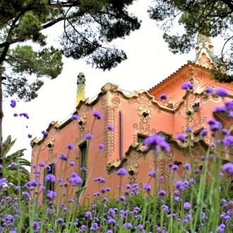 ガウディ博物館、グエル公園