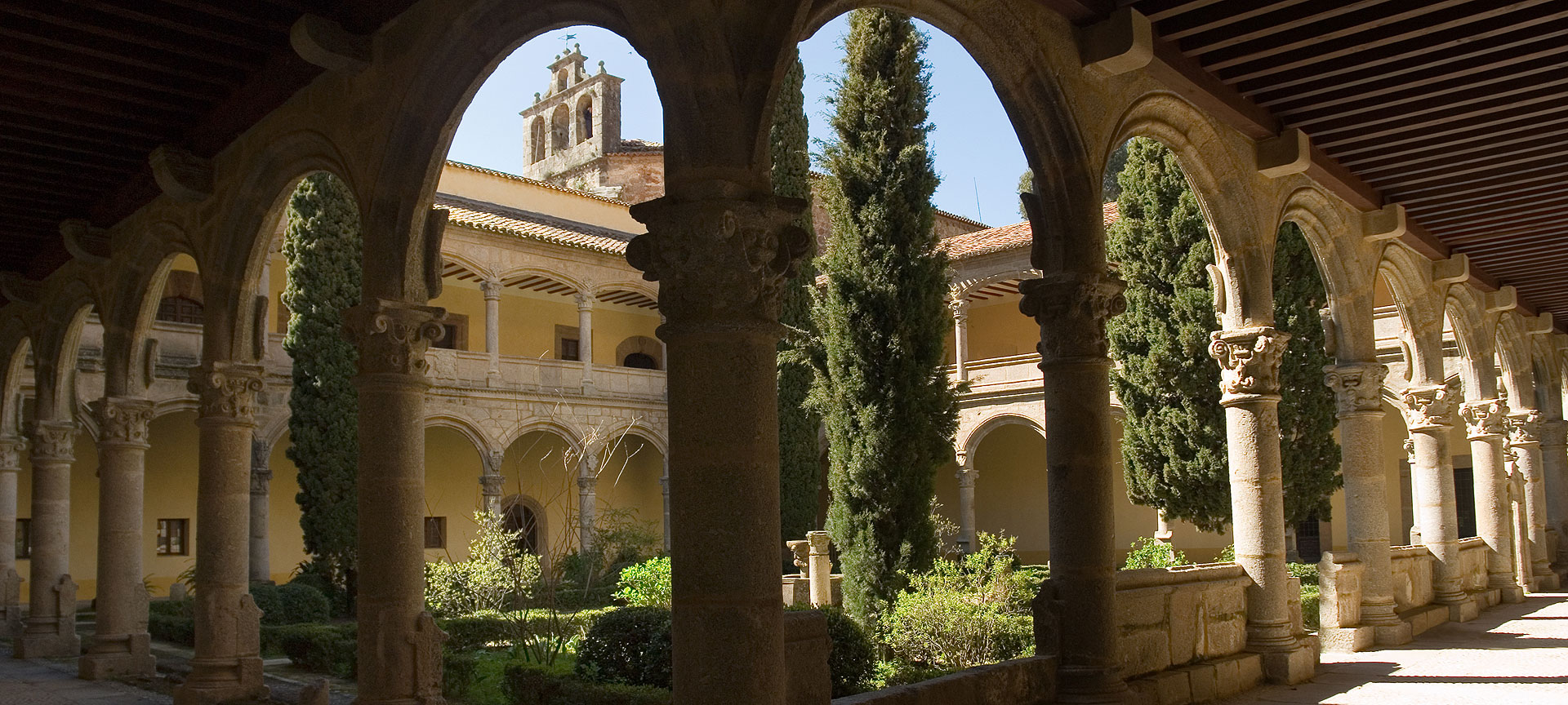 Claustro del Monasterio de Yuste Claustro del Monasterio de Yuste