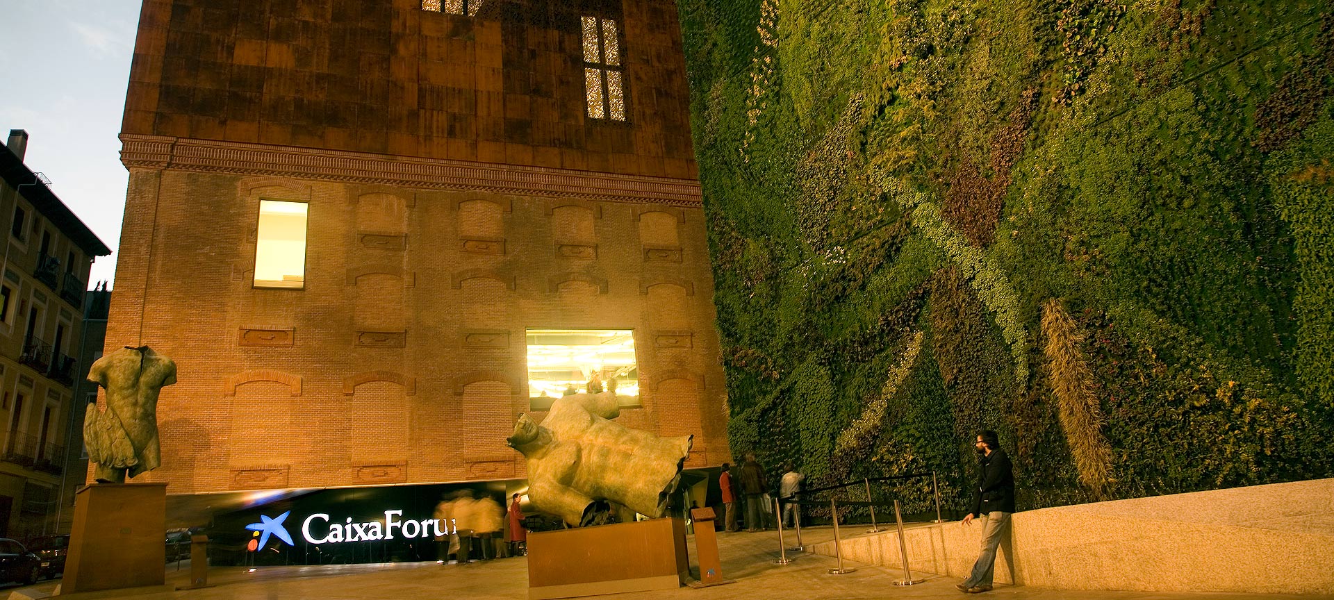 Exterior de Caixaforum, Madrid Exterior de Caixaforum, Madrid