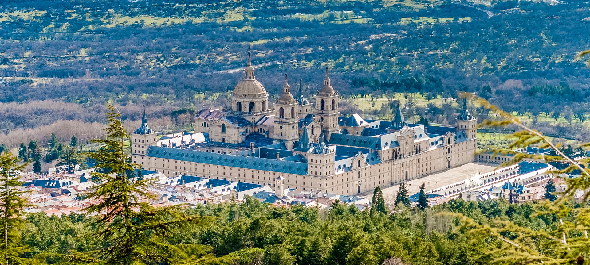 Vista general del Real Monasterio de San Lorenzo de El Escorial Vista general del Real Monasterio de San Lorenzo de El Escorial